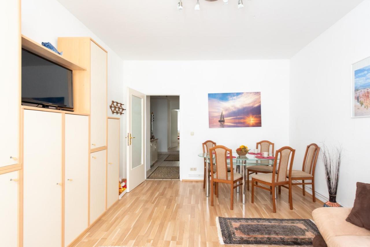 Apartament 1030 *