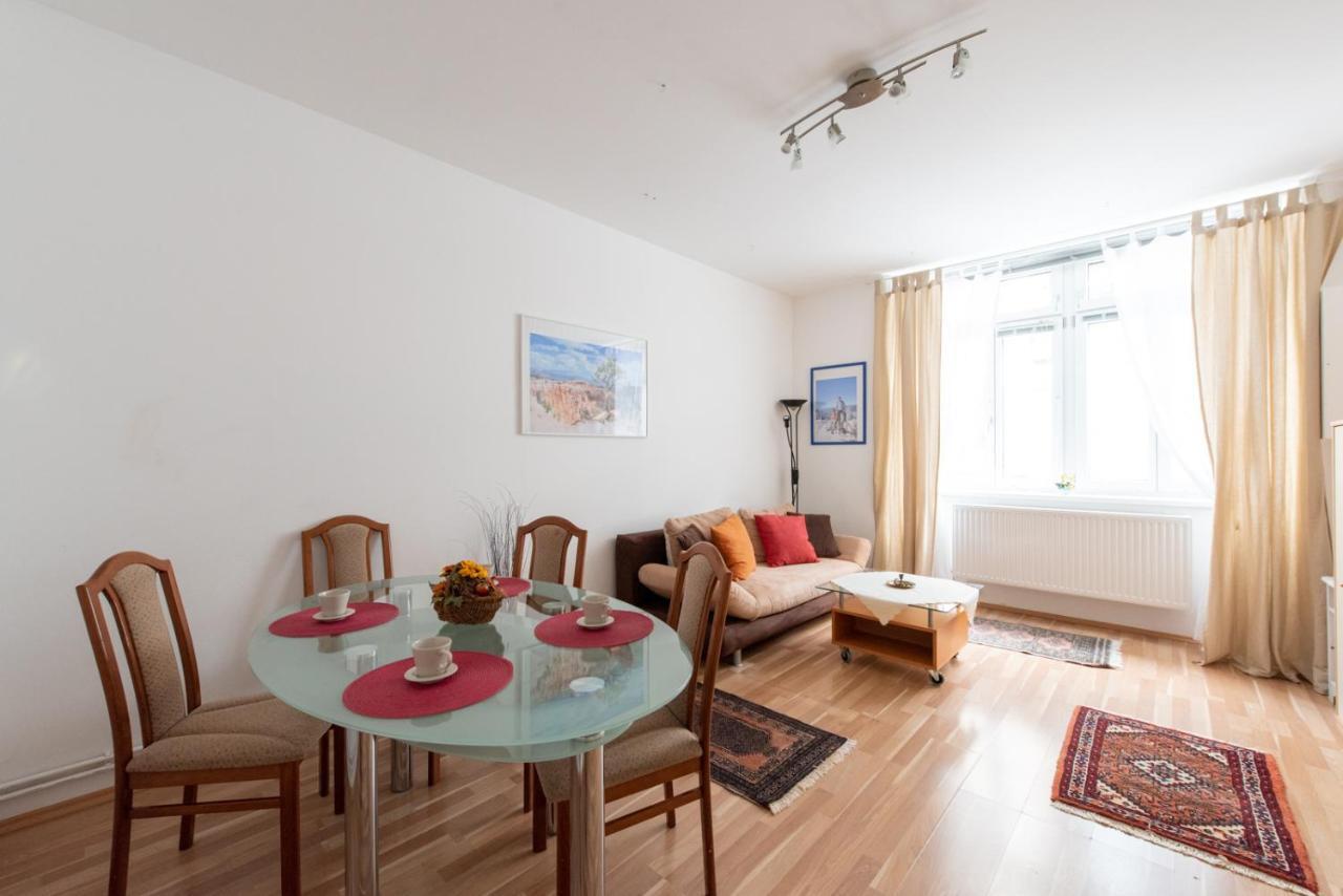 1030 Apartament *