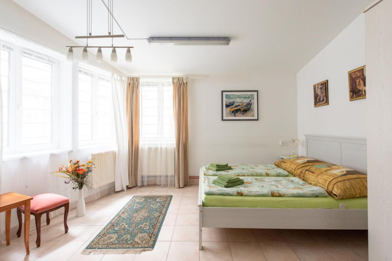 Apartament 1030 *